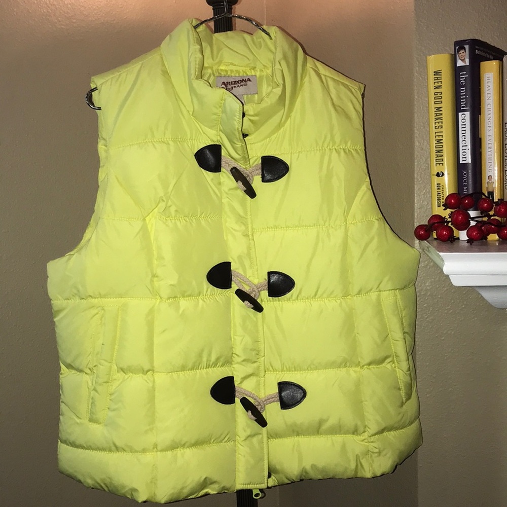 🛍🧥Arizona Jean Co. Stunning Yellow Puffer Jacket
